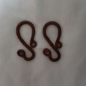 PAIR OF REIN CHAIN FANCY S HOOKS - PATINA