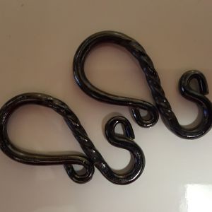 PAIR OF REIN CHAIN FANCY S HOOKS - BLACK FINISH